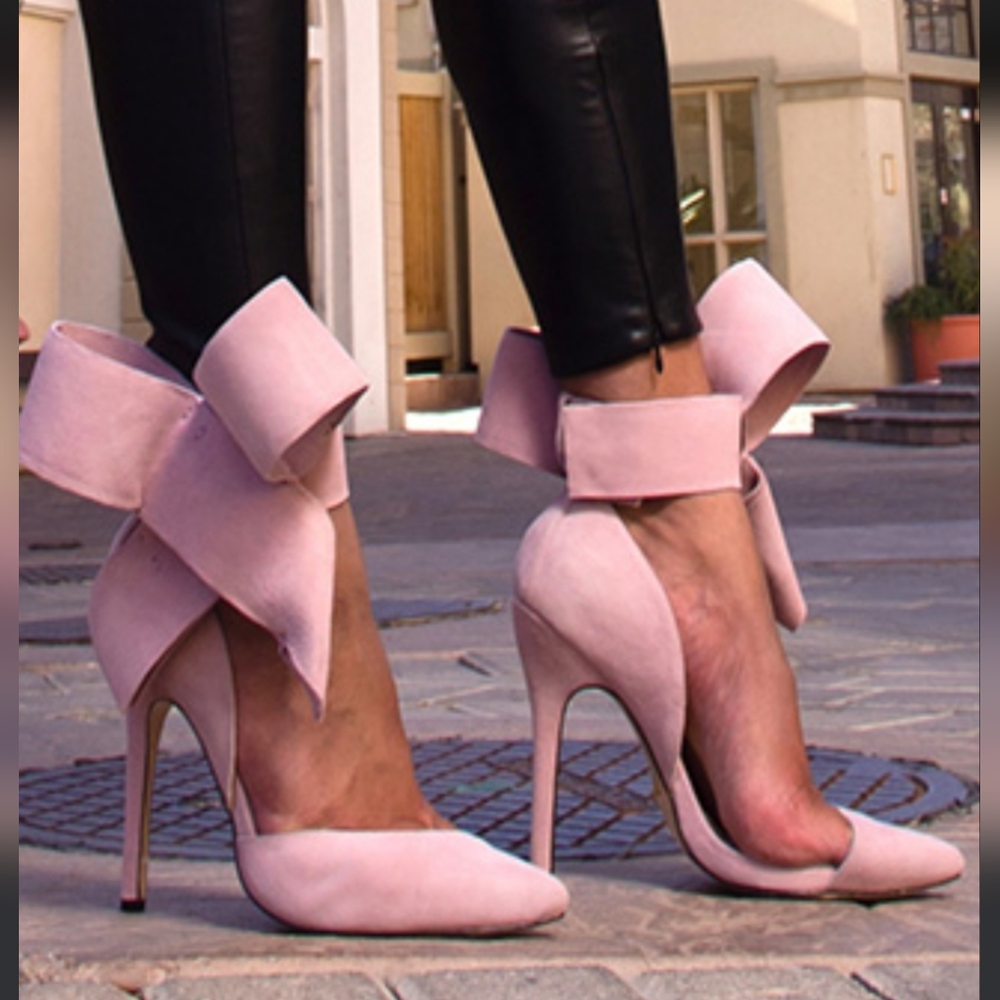Aminah Abdul Jillil Pink Suede Bow Heels 6M